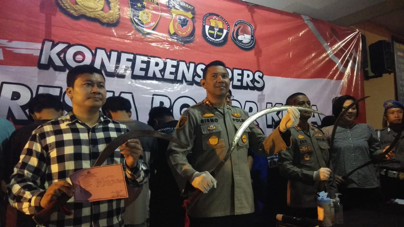 Hendak Tawuran Polisi Ciduk 5 Anggota Gangster Bersajam