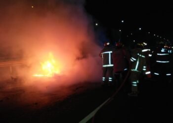 Tabrak Truk Fuso, Mobil Porsche Terbakar di Tol Jagorawi, Pengemudi Tewas di Tempat