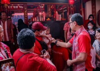 Imlek 2023, Bima Arya Silaturahmi Dengan Keluarga Besar Vihara Dhanagun