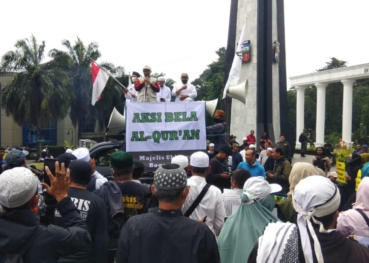 Ratusan Umat Muslim di Bogor Mengutuk Keras Pembakaran Al Quran di Swedia