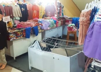 Detik-detik Remaja Jatuh dari Lantai 3 Mall BTM