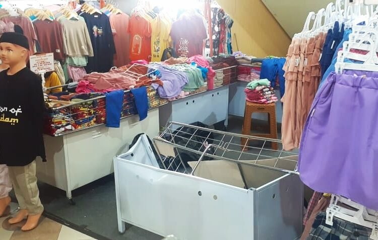 Detik-detik Remaja Jatuh dari Lantai 3 Mall BTM