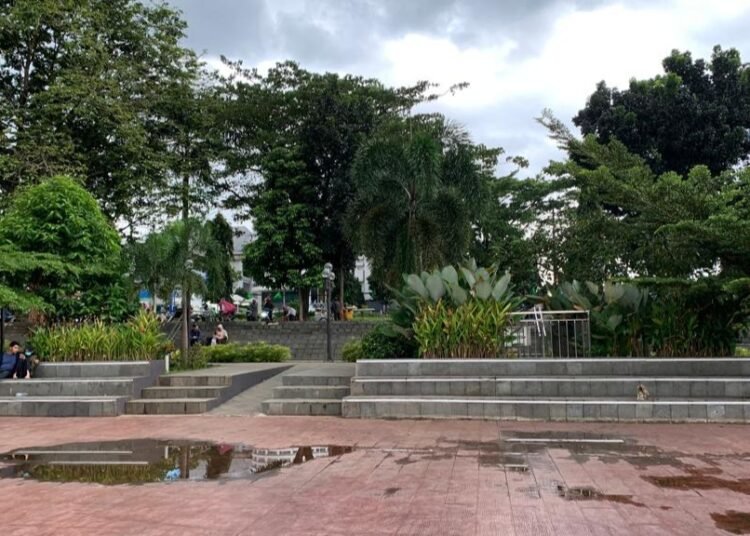 Menikmati Sore Hari di Cibinong Situ Plaza