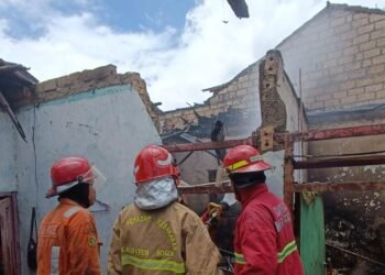 Diduga Arus Pendek Listrik, Dua Rumah Di Cijeruk Terbakar