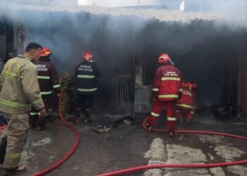 Buang Puntung Rokok Sembarangan, Bengkel Motor Dan Rumah di Nanggewer Terbakar