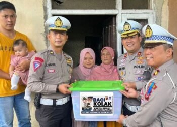 Satlantas Polresta Bogor Kota ‘Bagi Kolak’ Kepada Keluarga Korban Laka