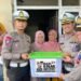 Satlantas Polresta Bogor Kota ‘Bagi Kolak’ Kepada Keluarga Korban Laka
