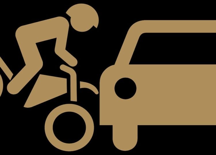 Pemotor Tabrak Truk di Puncak, Dua Orang Luka Berat