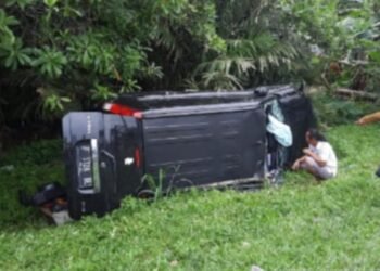 Akibat Mengantuk, Sebuah Minibus Terguling Di Tol Jagorawi, Satu Orang Patah Kaki