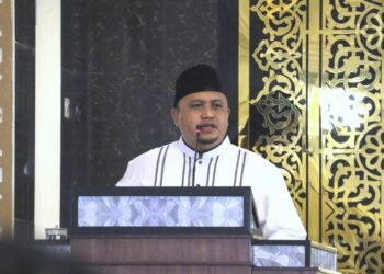 Ketua DPRD Kota Bogor Atang Trisnanto saat menjadi Khatib Salat Jumat di Masjid At Taqwa Kota Bogor