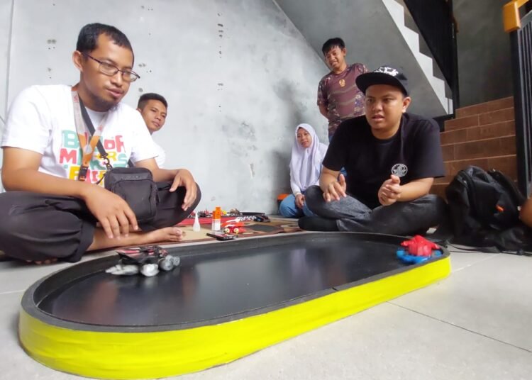 Nostalgia Masa Kecil Lewat Adu Kekuatan Mobil Mainan Crush Gear