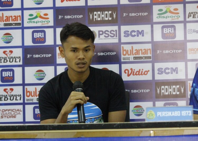 Pemain Persikabo 1973 Dimas Drajad saat Memberikan Keterangan