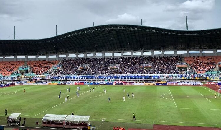 Persib Bandung vs Arema FC Digelar Tanpa Penonton di Stadion Pakansari