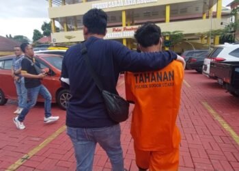 Kepergok Warga Curi di Minimarket, Pria Ini Digiring ke Kantor Polisi
