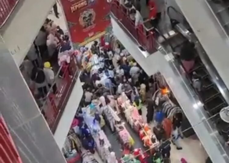 Breaking News: Pihak Mall BTM Beberkan Kondisi Pria yang Terjatuh dari Lantai 3, Disebut Masih Sadar dan Bisa Berkomunikasi