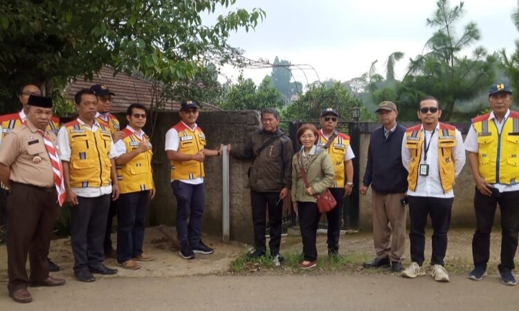Kurangi Macet Jalur Puncak, CSR Taman Safari Bogor Lebarkan dan Aspal Jalan Alternatif