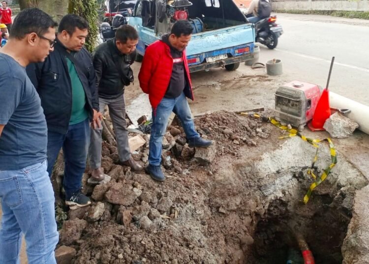 Perumda Tirta Pakuan Geber Perbaikan Kebocoran Pipa Besar di Jalan Aria Surialaga