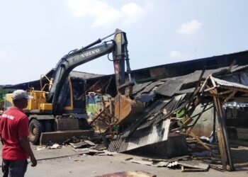 Lapak Pedagang Pasar Jambu Dua Dibongkar