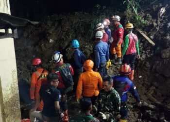 Dua Ditemukan, Tim SAR Berencana Lanjutkan Pencarian Dua Korban Lainnya Hingga Malam