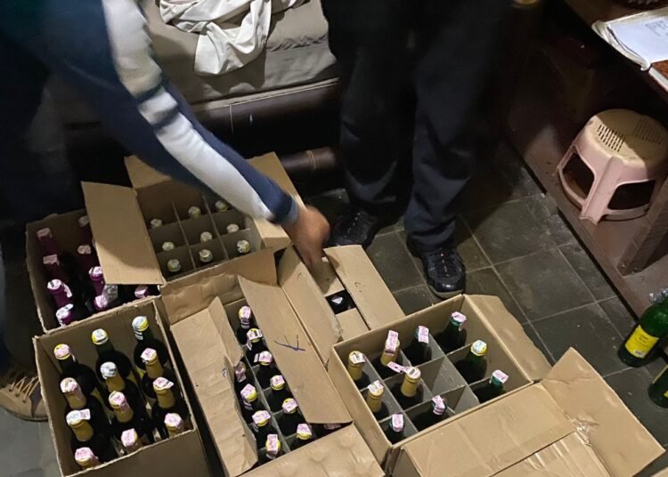 Ramadan Pertama, Polisi Sita 133 Botol Miras dari Satu Toko di Jalan Warung Jambu