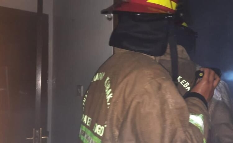 Diduga Arus Pendek Listrik, Satu Rumah Warga Di Ciomas Terbakar