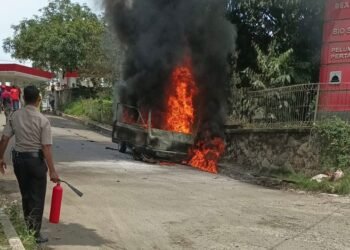 Mobil Pikap Terbakar di Jonggol
