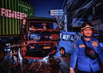 Tabrakan Dengan Kontener Sopir Angkot Luka Berat Terjepit Di Ruang Kemudi