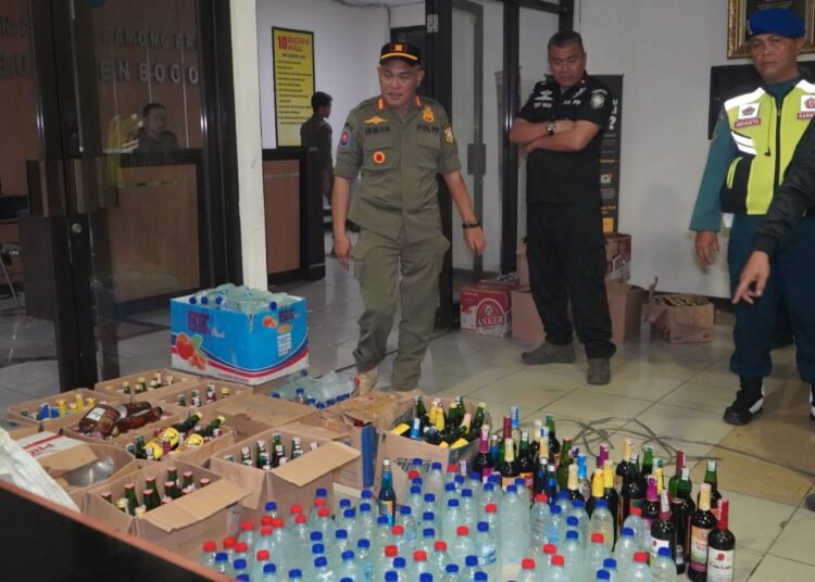 Razia THM, Satpol PP Kabupaten Bogor Sita Ratusan Botol Miras