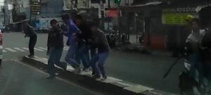 Detik detik saat pembacokan pelajar di Simpang Pomad, Kota Bogor. (Tangkapan layar dashcam William Sangga)