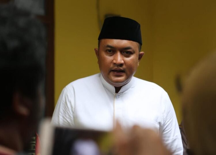 Ketua DPRD Kabupaten Bogor, Rudy Susmanto saat mendatangi rumah korban pembacokan