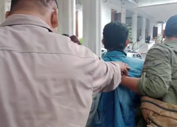 Nekat Terobos Pintu Gerbang Istana Bogor, Pria Ini Diamankan Petugas