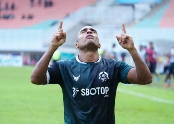 Striker Persikabo 1973 Pedro Henrique berselebrasi usai mencetak gol