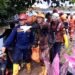 Tim SAR Gabungan mengevakuasi korban longsor di Empang Bogor