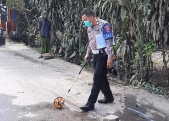 Menyalip Dari Kiri, Pemotor Tewas Terlindas Truk