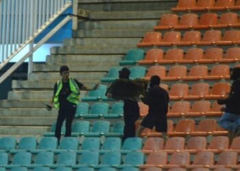 Steward Jadi Korban Kerusuhan Supporter di Stadion Pakansari