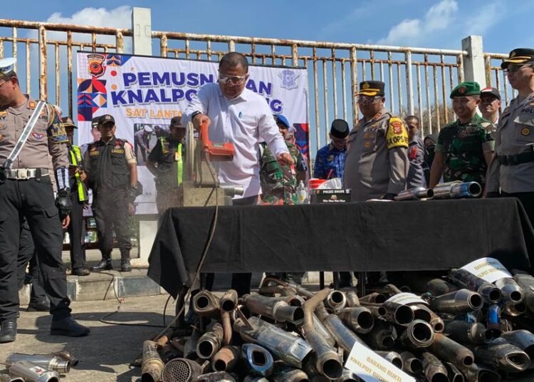 Polres Bogor Musnahkan Belasan Ribu Botol Miras dan Ratusan Knalpot Brong