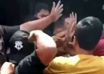 Aksi Pemukulan saat Sopir Angkot Kota Bogor demo di kantor Dishub.