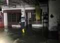 Banjir rumah warga akibat tanggul Kali Cibanten yang jebol