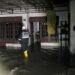 Banjir rumah warga akibat tanggul Kali Cibanten yang jebol