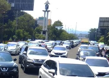 Antrean kendaraan saat masuk ke Kota Bogor
