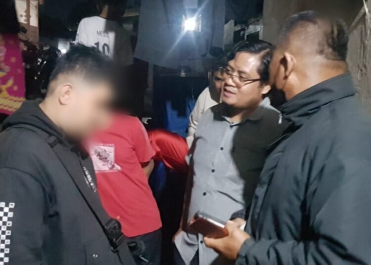 Kedapatan Mengajak Kencan Istri Orang, Seorang Kurir Online Shop Digelandang ke Kantor Polisi
