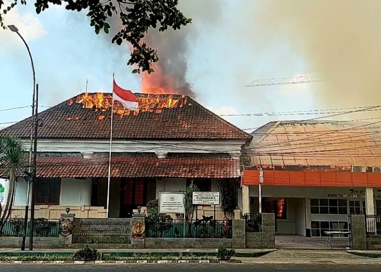 Diduga Korsleting Listrik, Gedung Rumah Sakit Salak Bogor Terbakar