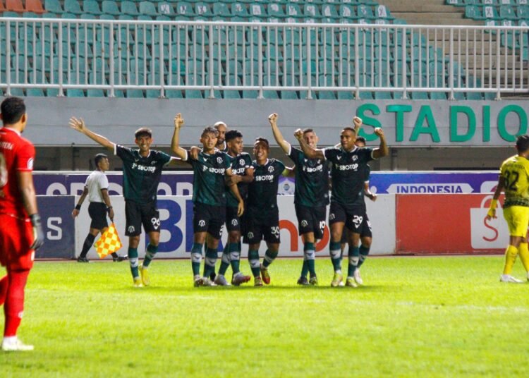 Pemain Persikabo 1973 berselebrasi usai gol yang dicetak Andy Setyo