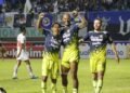 David da Silva dan Beckham Putra berselebrasi merayakan gol kedua Persib Bandung