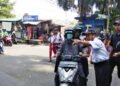 Hari Pertama Penutupan Jalan Otista, Sejumlah Pengendara Motor Masih Kebingungan