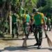 Sinergitas TNI – Polri, Yonkes 1 Kostrad Menggelar Karya Bakti Pembersihan Lingkungan
