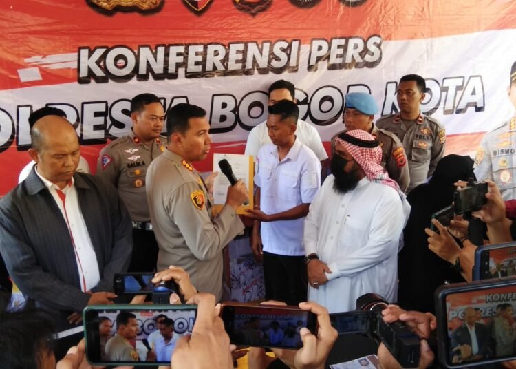 Halangi Ambulans Bawa Pasien, WNA Asal Arab Saudi Disanksi Tilang