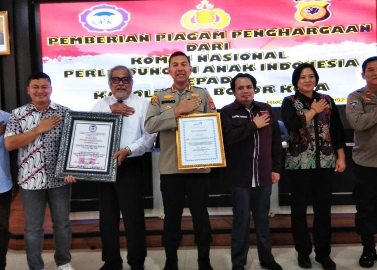 Kombes Bismo Raih Penghargaan dari Komnas PA dan BKKBN