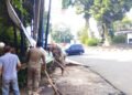 Tim Tangkas Tertibkan Spanduk Tak Berizin di Jalan Protokol