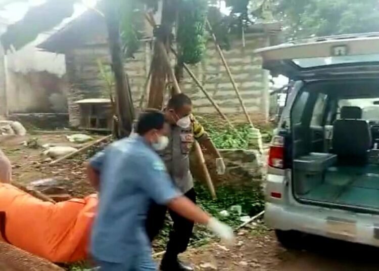 Mayat Seorang Perempuan Ditemukan Membusuk di Dalam Rumah 